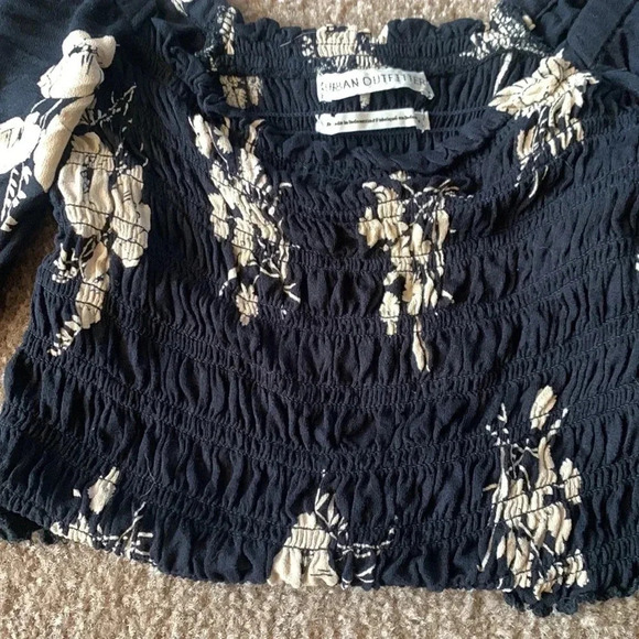 Urban Outfitters Giselle Smocked Cropped Top Size Small - Picture 4 of 6